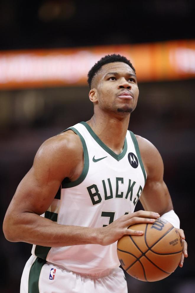 字母哥连续二十场比赛得分超过出色防守，SKT不断突破！的简单介绍